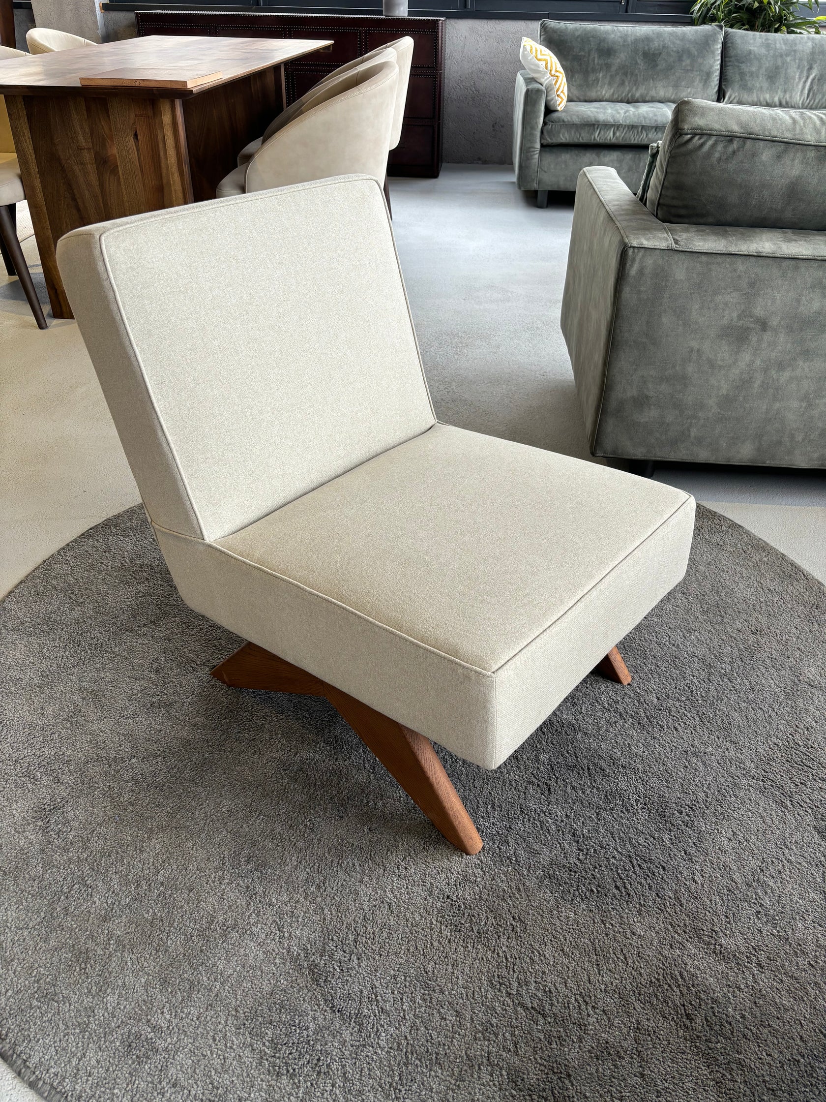 Scaun fotoliu Laurel - disponibil pe stoc